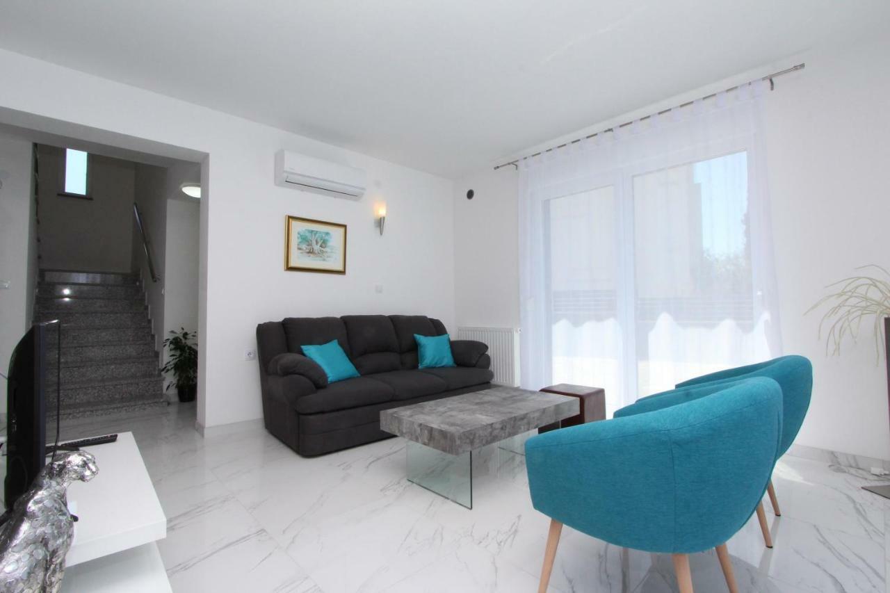 Apartment Karlo 2 Ровинь Экстерьер фото