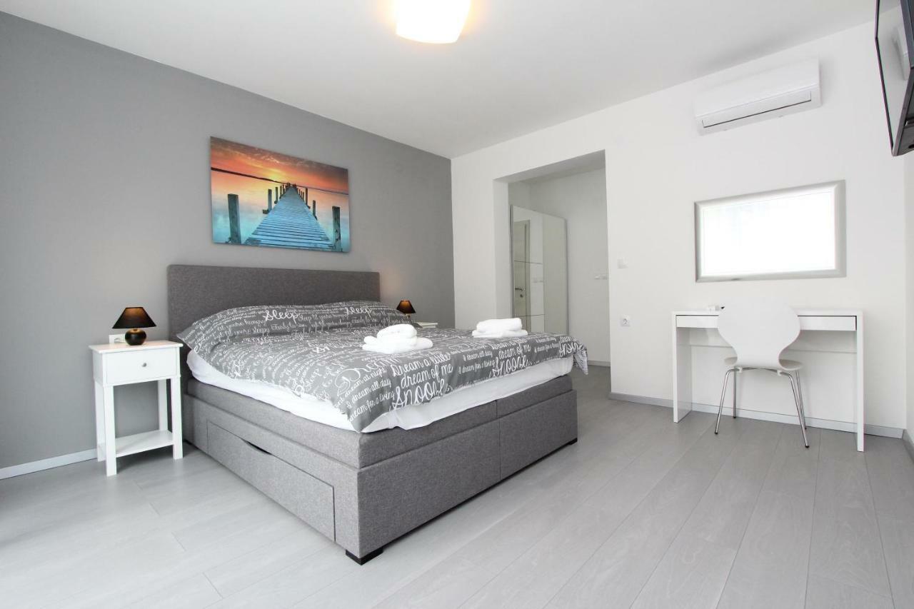 Apartment Karlo 2 Ровинь Экстерьер фото